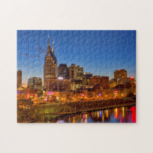 Aussicht auf die Skyline der Stadt bei Nacht Puzzle
