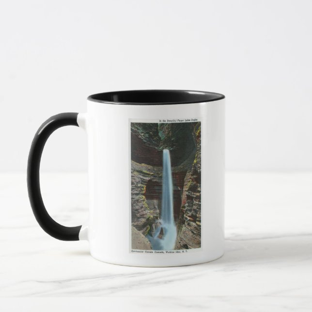 Aussicht auf die spektakuläre Cavern Cascade Tasse (Links)
