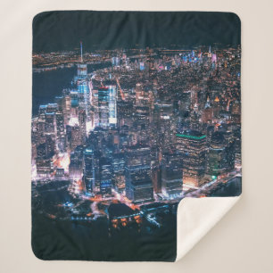 AUSSICHT AUF DIE STADT GEBÄUDE WÄHREND DER NACHT SHERPADECKE