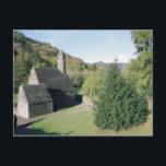 Aussicht auf Glendalough Postkarte<br><div class="desc">Glendalough (Tal von 2 Seen) ist eines der wichtigsten irisch-monastischen Stätten. Im 6. Jahrhundert von Saint Kevin gegründet,  florierte es,  bis es 1214 von den Invasoren Normanns zerstört wurde. Laurence O’Toole Irlands erster kanonisierter Heiliger war in Glendalough kurz vor seiner Zerstörung Abt. Es befindet sich in Landkreis Wicklow,  Irland</div>