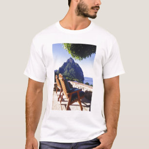 Aussicht auf Gros Piton vom Stonefield Anwesen Vil T-Shirt