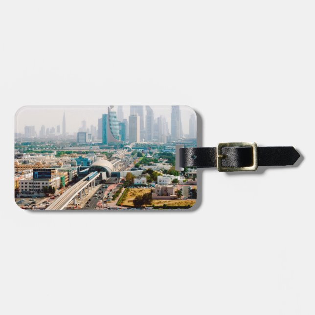 Aussicht auf Metrolinie und Wolkenkratzer Gepäckanhänger (Vorderseite horizontal)