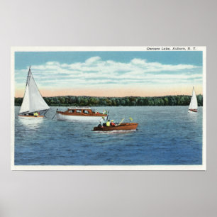 Aussicht auf Segel- und Motorboote am Owasco See Poster