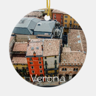 Aussicht von oben auf die bunten Fassaden der Gebä Keramik Ornament