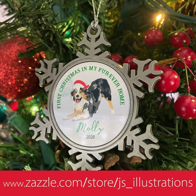 Aussie mit Weihnachtsmannmütze 2023 Schneeflocken Zinn-Ornament (Blue Merle Aussie, personalize with Name and Year)