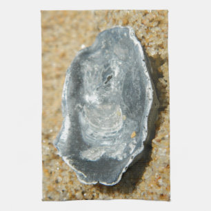 Austern-Muschel im Sand Geschirrtuch