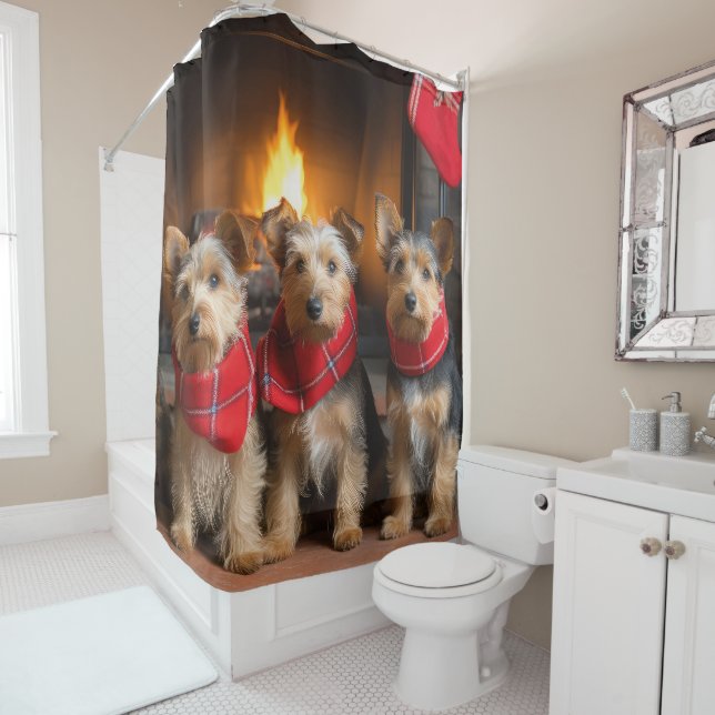 Australian Terrier by Fireplace Christmas Duschvorhang (Beispiel)