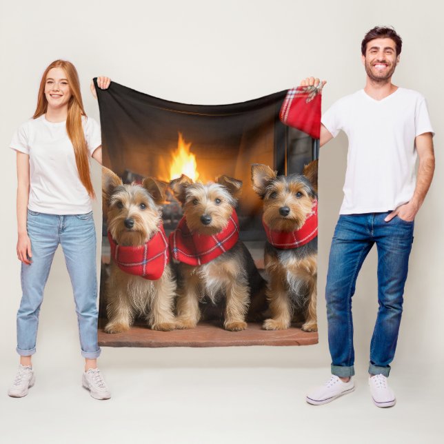 Australian Terrier by Fireplace Christmas Fleecedecke (Beispiel)