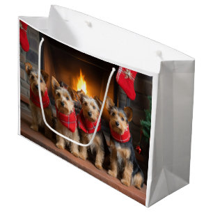 Australian Terrier by Fireplace Christmas Große Geschenktüte