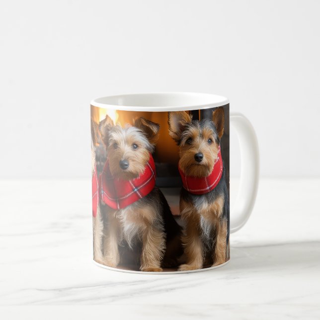 Australian Terrier by Fireplace Christmas Kaffeetasse (VorderseiteRechts)