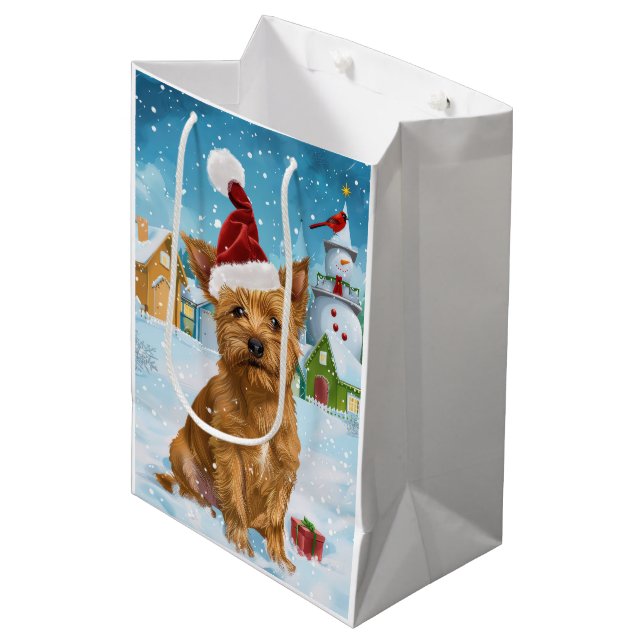 Australian Terrier Winter Wonderland Weihnachten Mittlere Geschenktüte (Vorderseite Schrägansicht)