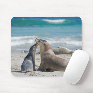 Australien Sea Lion mit Baby-Jungtier am Strand Mousepad