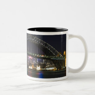 Australien, Sydney. Nachts Hafen von Sydney. Zweifarbige Tasse