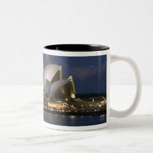 Australien, Sydney. Opernhaus bei Nacht an Zweifarbige Tasse