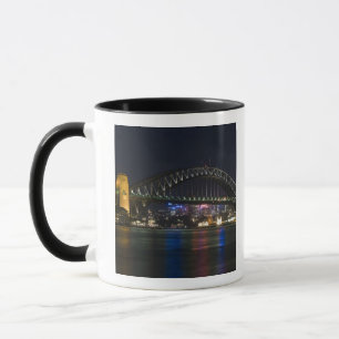 Australien, Sydney. Sydney Hafen bei Nacht. Tasse