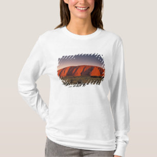 Australien, Uluru Nationalpark. Uluru oder T-Shirt