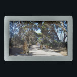 Australische Familie Wallaby auf der Insel Kangaro Rechteckige Gürtelschnalle<br><div class="desc">Auf einer von Gum-Bäumen gesäumten,  schmutzigen Straße,  genießt eine Familie der Wallaby einen warmen Nachmittag und beobachtet neugierig</div>