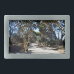 Australische Familie Wallaby auf der Insel Kangaro Rechteckige Gürtelschnalle<br><div class="desc">Auf einer von Gum-Bäumen gesäumten,  schmutzigen Straße,  genießt eine Familie der Wallaby einen warmen Nachmittag und beobachtet neugierig</div>
