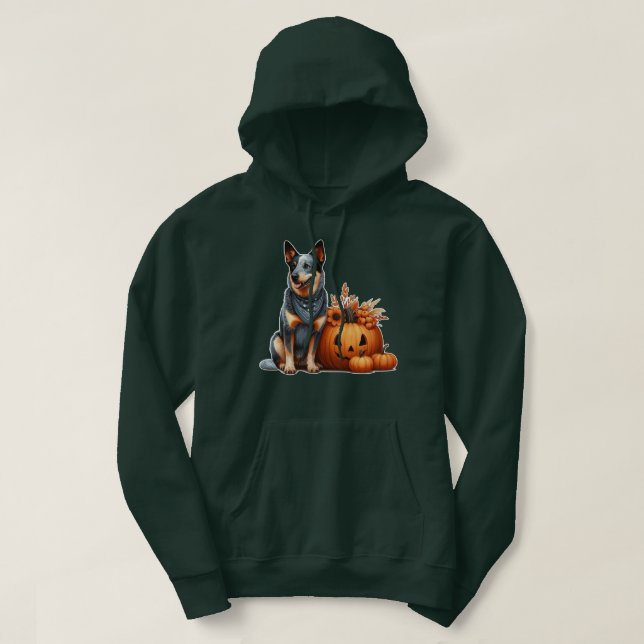 Australischer Rinderhund neben einem Jack-O-Lanter Hoodie (Design vorne)