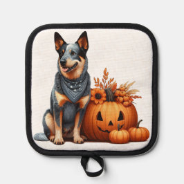 Australischer Rinderhund neben einem Jack-O-Lanter Topflappen
