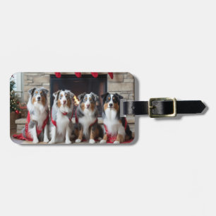 Australischer Schäferhund am Feuerplatz Weihnachte Gepäckanhänger