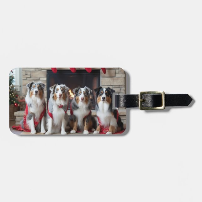 Australischer Schäferhund am Feuerplatz Weihnachte Gepäckanhänger (Vorderseite horizontal)