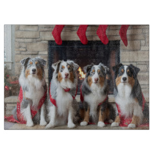 Australischer Schäferhund am Kamin Weihnachten Schneidebrett