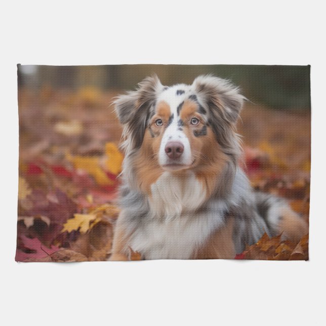 Australischer Schäferhund im Herbstfall Inspiriert Geschirrtuch (Horizontal)