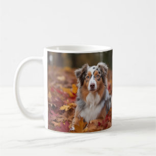 Australischer Schäferhund im Herbstfall Inspiriert Kaffeetasse
