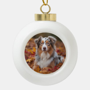 Australischer Schäferhund im Herbstfall Inspiriert Keramik Kugel-Ornament