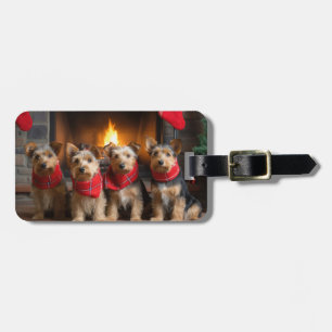 Australischer Terrier am Kamin Weihnachten Gepäckanhänger
