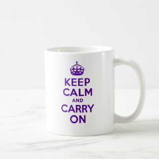 Authentisch behalten Sie Ruhe und machen Sie Lila Tasse