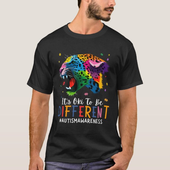 Autism Awareness It s Oki To Be Different Leopard  T-Shirt (Vorderseite)