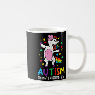 Autismus-Bewusstsein Einhorn Tanzt auf einem ander Kaffeetasse