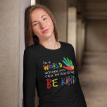 Autismus Bewusstsein, wo man alles sein kann, was  T-Shirt<br><div class="desc">Farbenfrohe Puzzleteile gehen Hand mit Typografie, um Freundlichkeit zu fördern. Dieses Design hat Farben, um es lebendig und unterhaltsam zu machen. Das Sprichwort darauf liefert eine kraftvolle Botschaft, in der steht: "In einer Welt, in der man alles sein kann, gütig sein kann". Gut, um der Welt zu zeigen, die dir...</div>