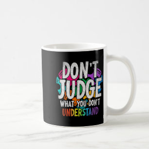 Autismus-Bewusstseins-Geschenke Urteile nicht, was Kaffeetasse