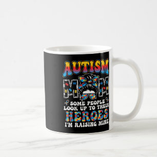 Autismus-Mama erzieht Helden Groovy unordentlicher Kaffeetasse