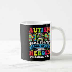 Autismus-Mama erzieht Helden Groovy unordentlicher Kaffeetasse