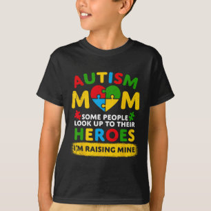 Autismus Mama Raising Hero Groovy Messy Bun Autism T-Shirt