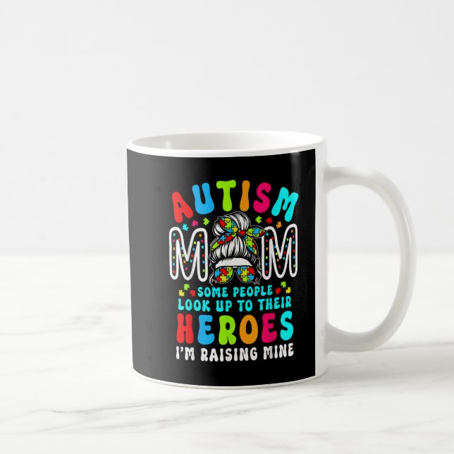 Autismus Mama Raising Hero Groovy Messy Bun Kaffeetasse (Rechts)