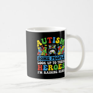 Autismus-Mama, zu der einige Menschen aufblicken H Kaffeetasse
