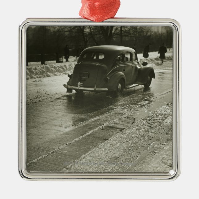 Auto auf Straße Silbernes Ornament (Vorne)