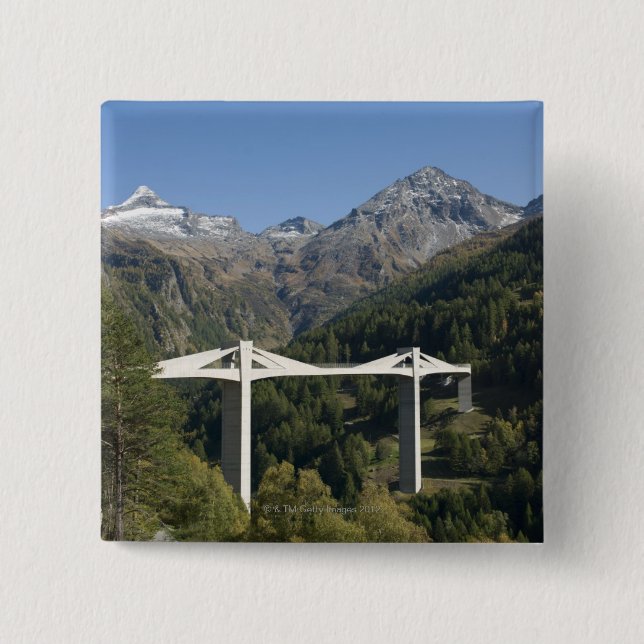 Autobahnbrücke in den Alpen Button (Vorderseite)