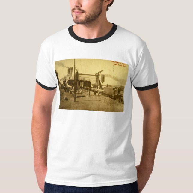 Autofähre am Dock, großartiger Hafen, Michigan T-Shirt (Vorderseite)