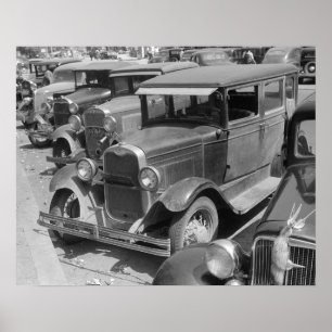 Automobile in der Main Street, 1941. Vintage-Foto Poster