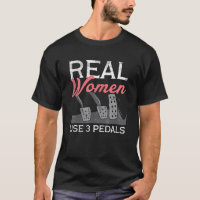 Autoreise Echte Frauen verwenden 3 Pedale