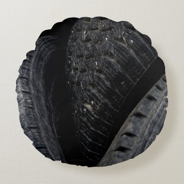 Autos alte Reifen Schwarze Straßen Ausflüge Rundes Kissen (Vorderseite)