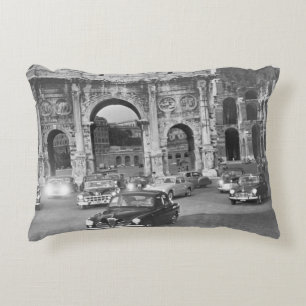 Autos und antike Monumente Rom Italienvintage, ita Dekokissen