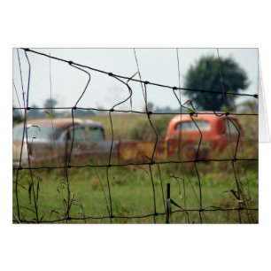 Autos und LKW rutschen auf dem Land ab