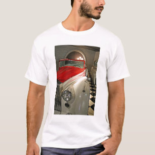 Autosammlung in der Liberace-Stiftung und T-Shirt